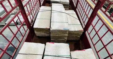 广东 黄金麻花岗岩荔枝面，光面毛板装车完成