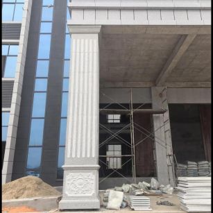 广东 芝麻白光面花岗岩门楼大柱（罗马柱）配雕花底座