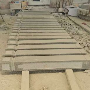 广东 芝麻白异形加工雕刻-栏杆大柱，方柱