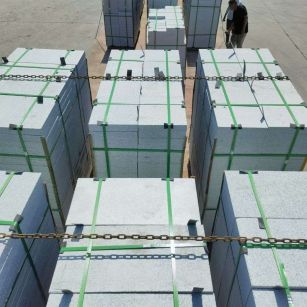 广东 芝麻白花岗岩5公分地铺石 花岗岩厂家工厂装车日常