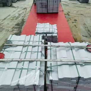 广东 芝麻白仿形加直形路沿石出货日常