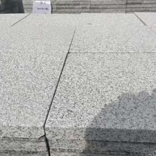 广东 白麻花岗岩石材推荐 荔枝面地铺石