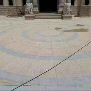 广东 黄金麻芝麻灰花岗岩石材地铺拼接效果