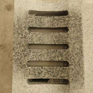 广东 芝麻白拉丝面花岗岩U型开槽排水槽