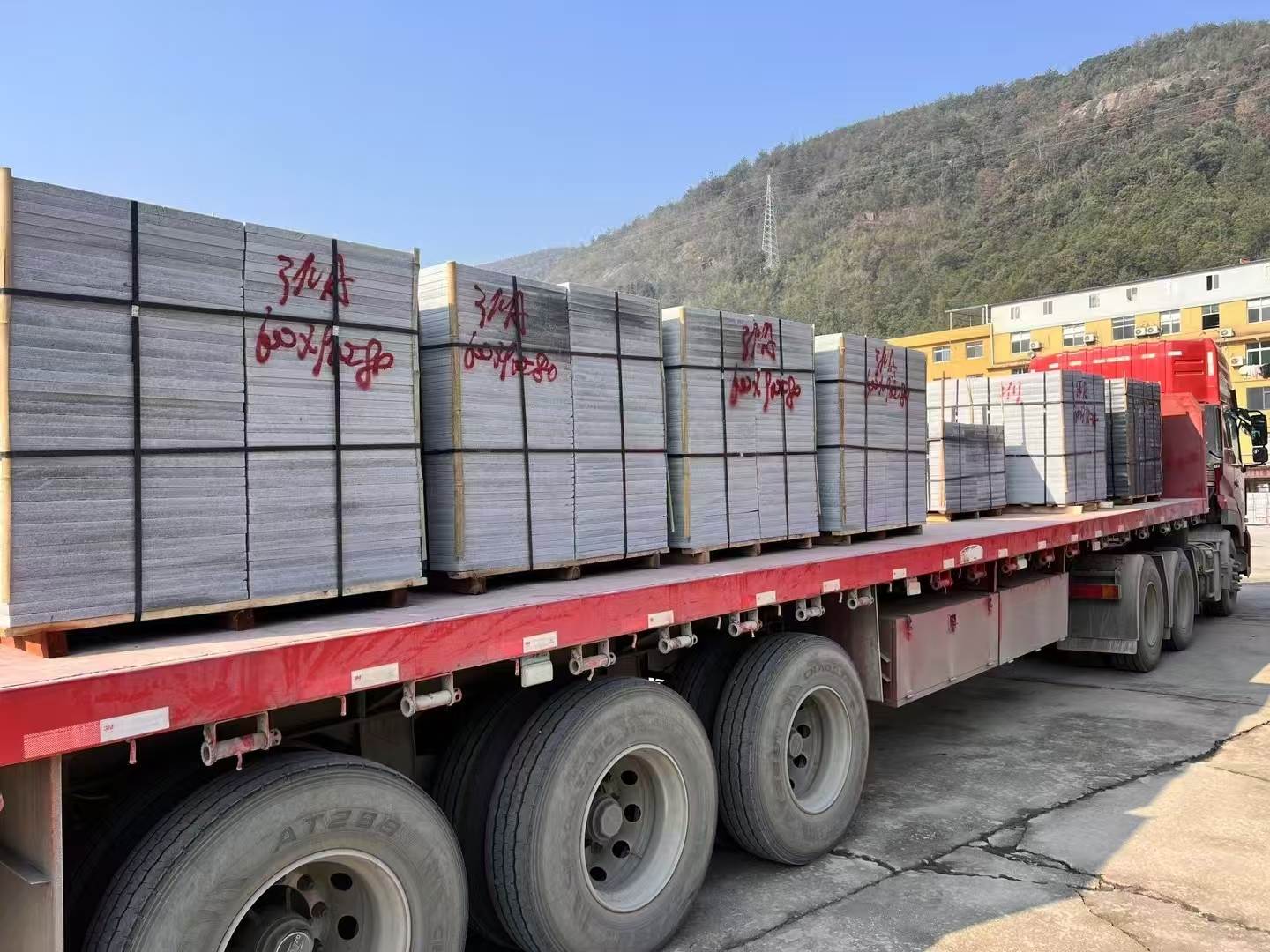 广东 芝麻灰地铺石出货日常