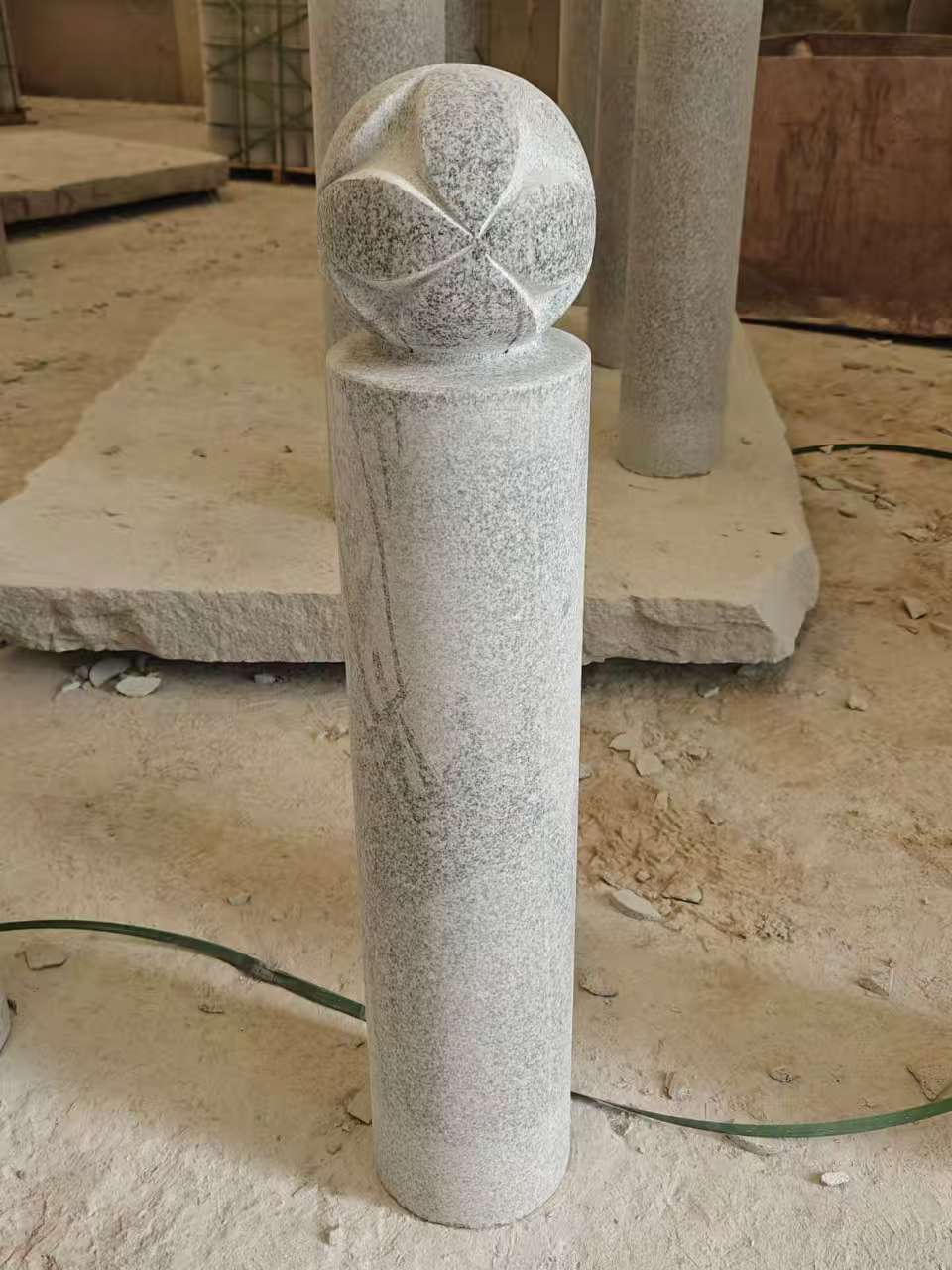 广东 芝麻白花岗岩石材挡车石柱、停车柱、圆柱挡车柱、方柱挡车柱等