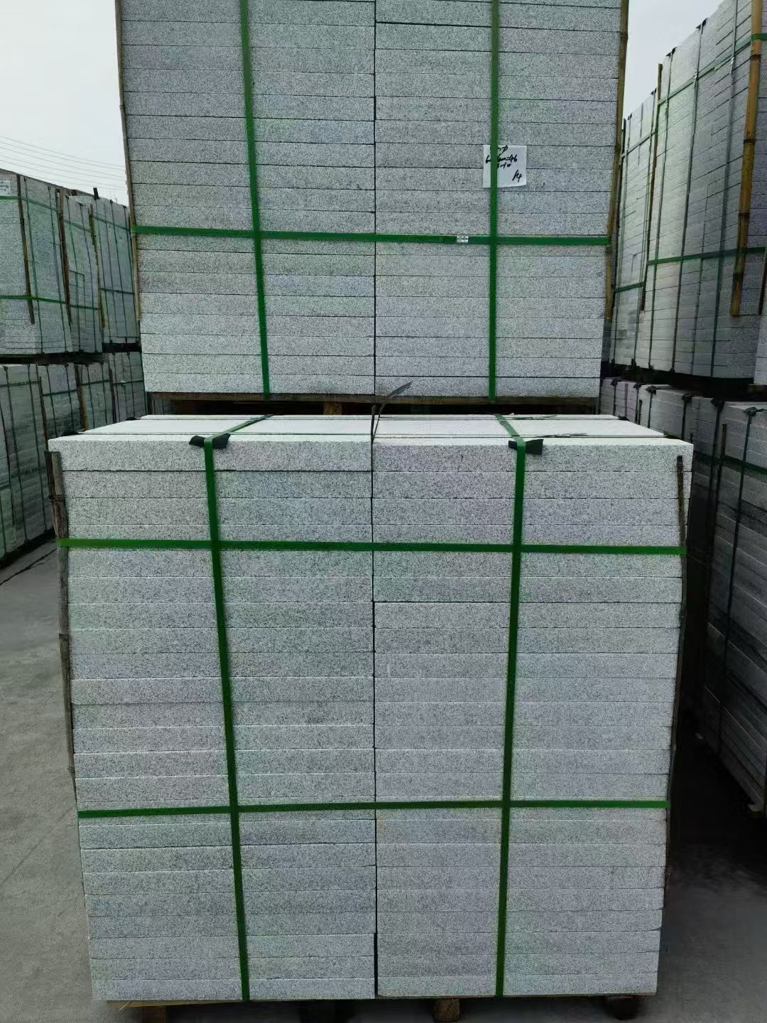 广东 芝麻白火烧，园林广场市政工程地铺石，1.8~5.0厚均有现货