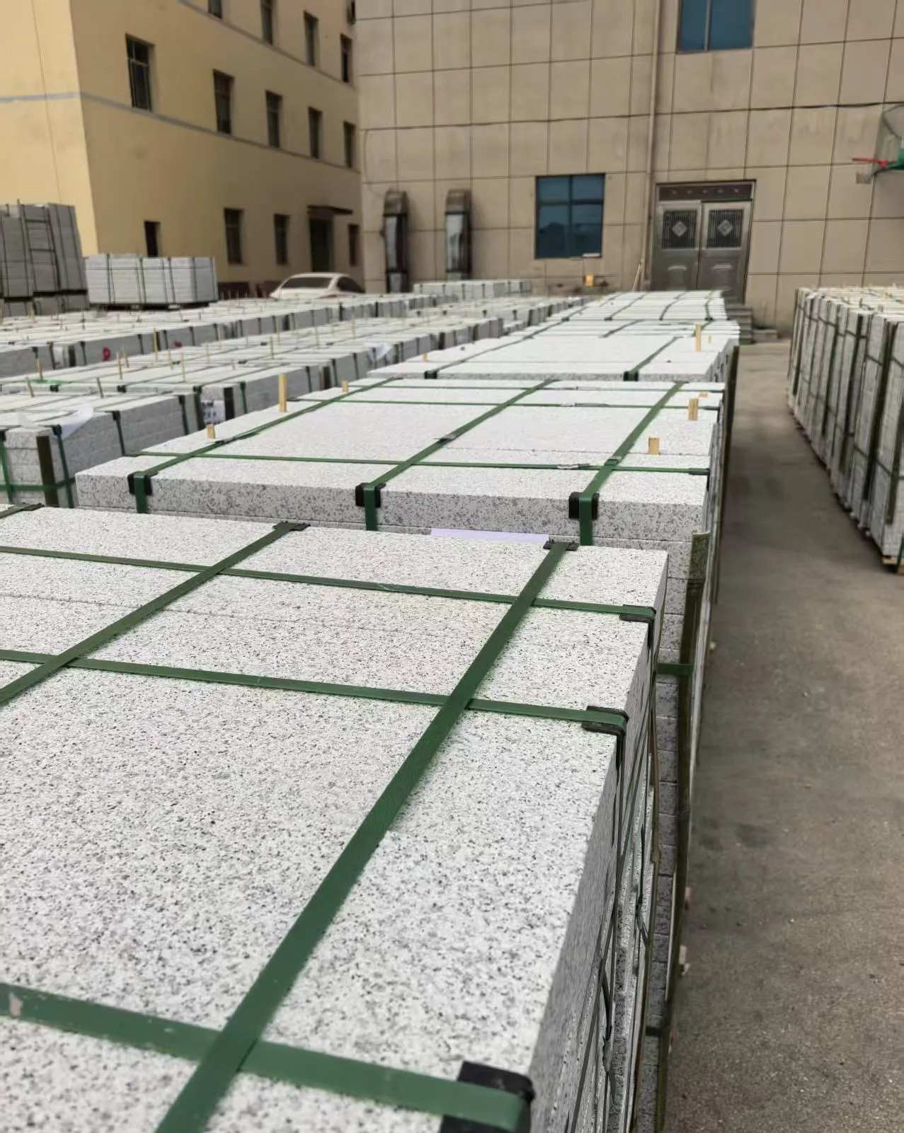 广东 白麻花岗岩5.0公分荔枝面地铺石