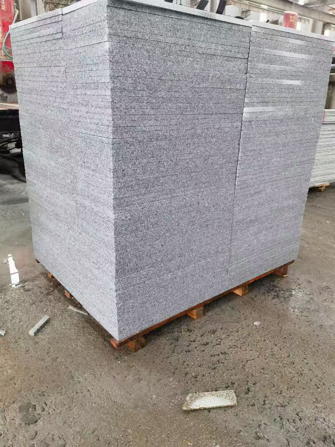 广东 芝麻白火烧面1.8厚300*600地铺石，尺寸标准，厚薄均匀