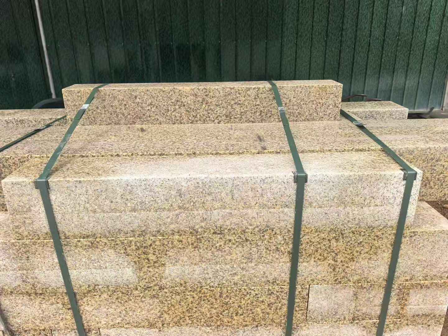 广东 黄金麻花岗岩石材机切面栏杆料半成品