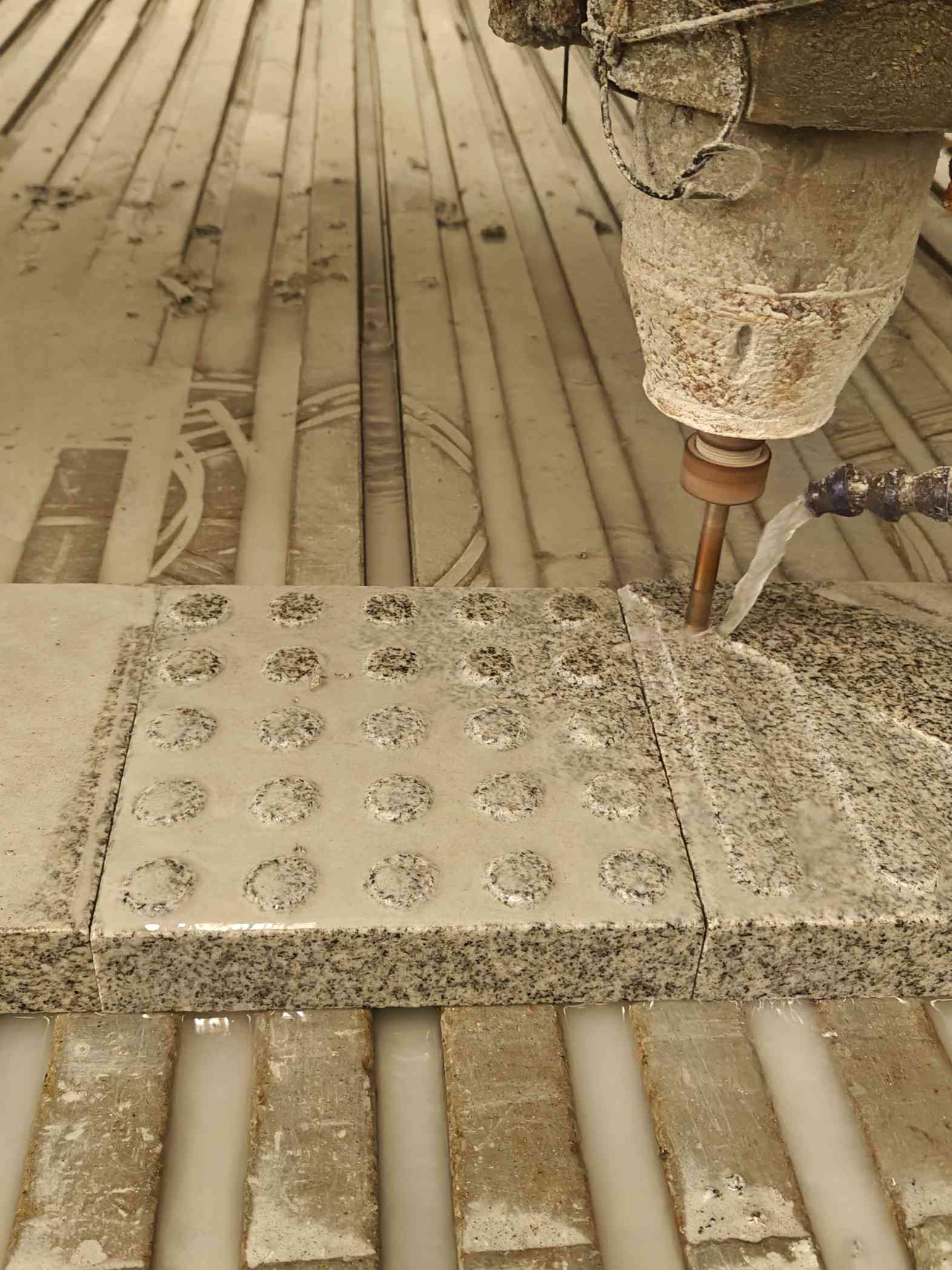 广东 芝麻白花岗岩石材盲人石、盲道石、盲点石