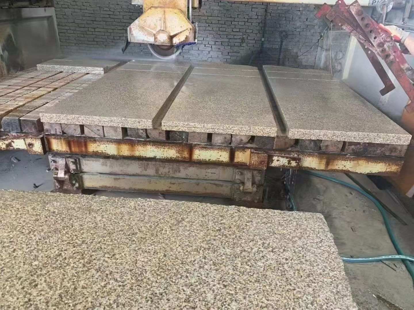 广东 黄金麻荔枝面成品板加工