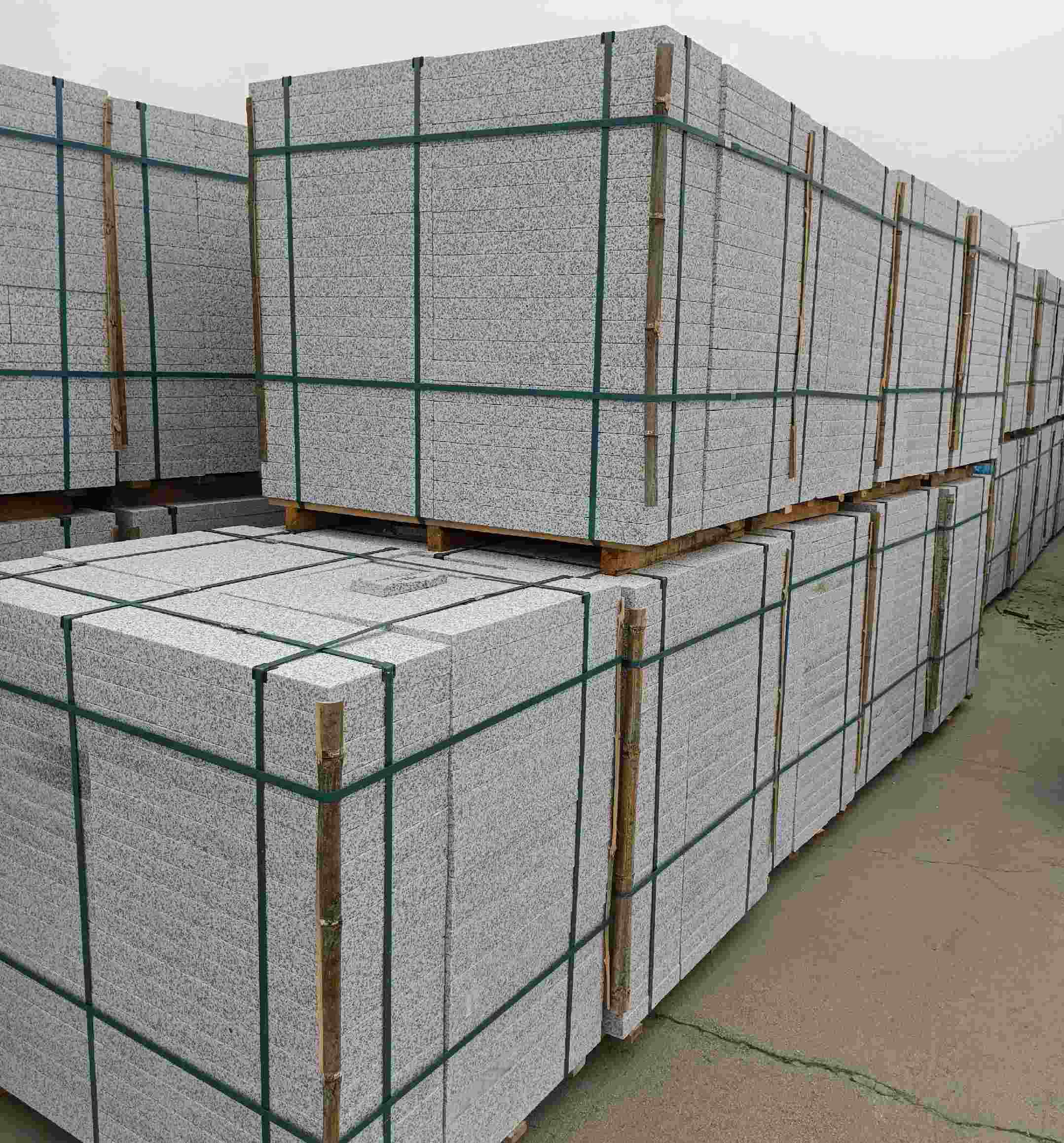 广东 白麻花岗岩石材荔枝面地铺石（300*600*50）