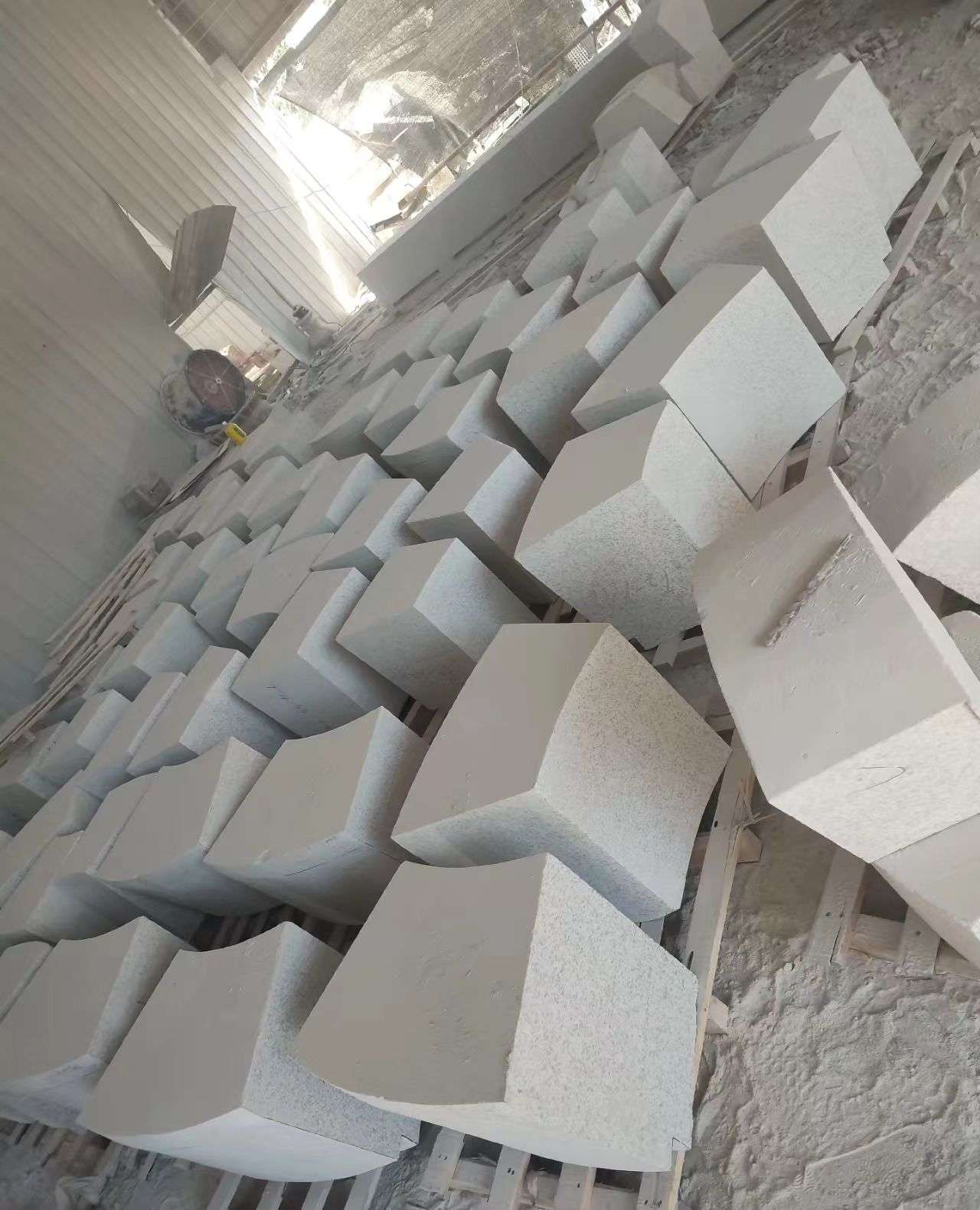 广东 白麻花岗岩异形坐凳