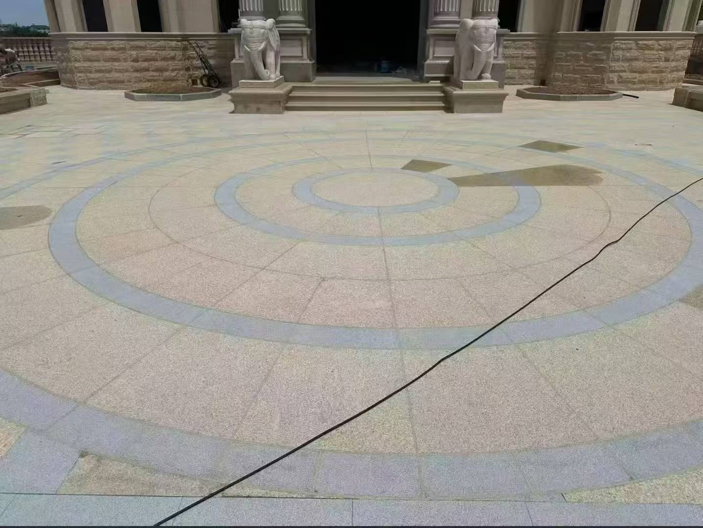 广东 黄金麻芝麻灰花岗岩石材地铺拼接效果