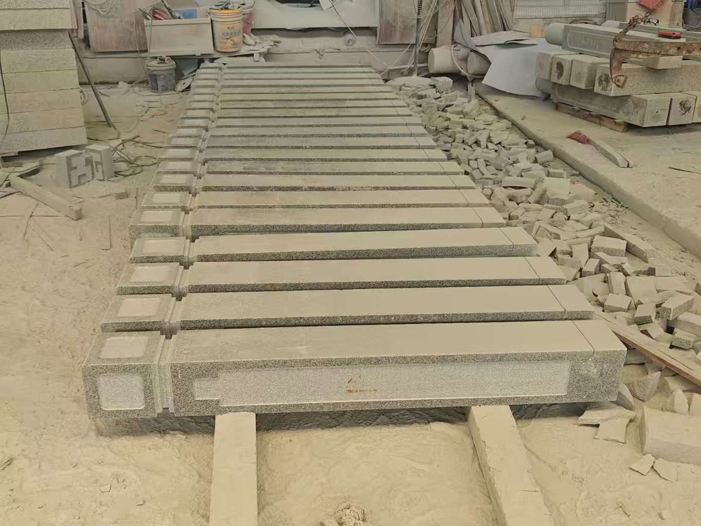 广东 芝麻白异形加工雕刻-栏杆大柱，方柱