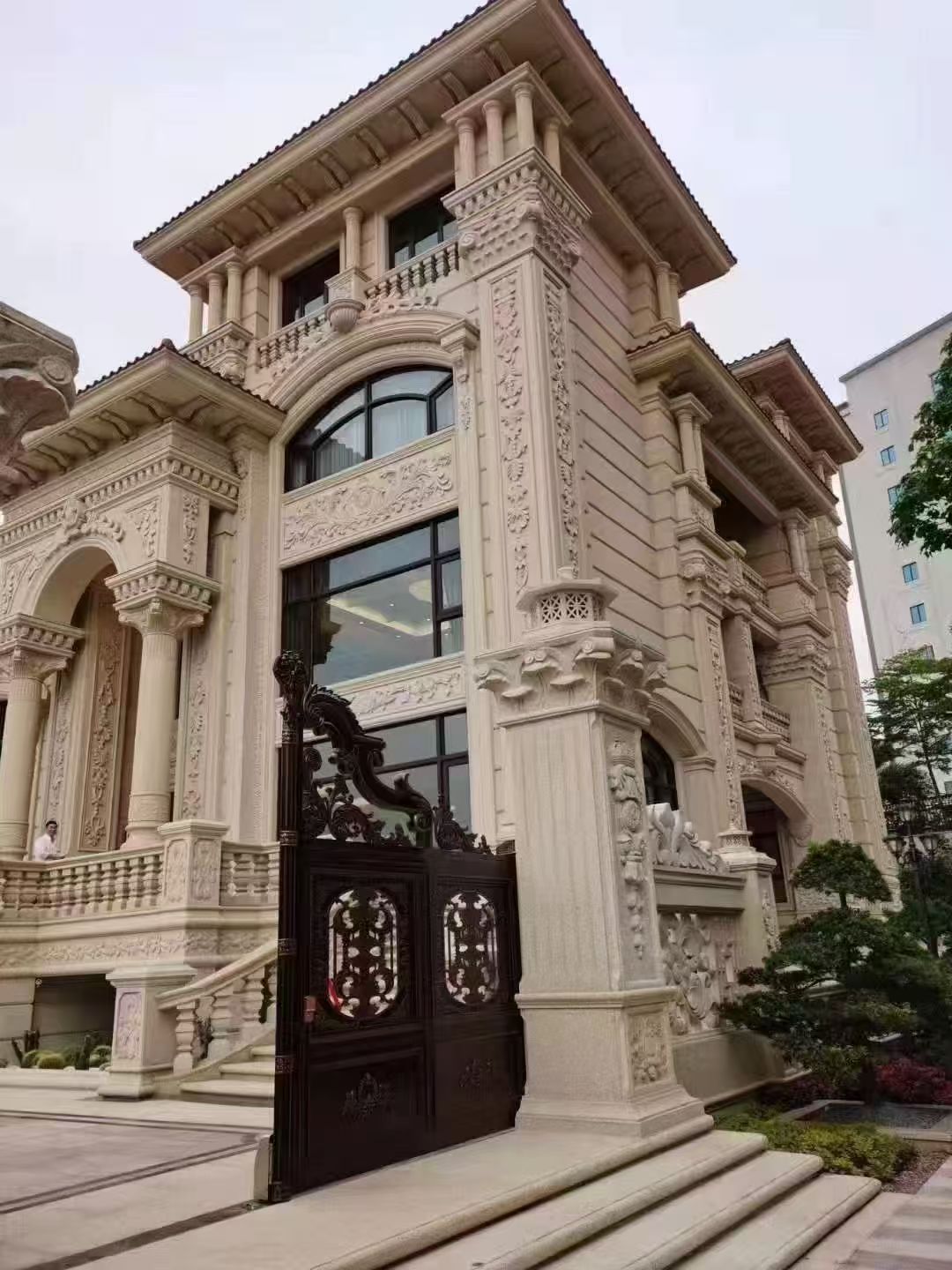 广东 黄金麻花岗岩别墅外墙干挂效果展示