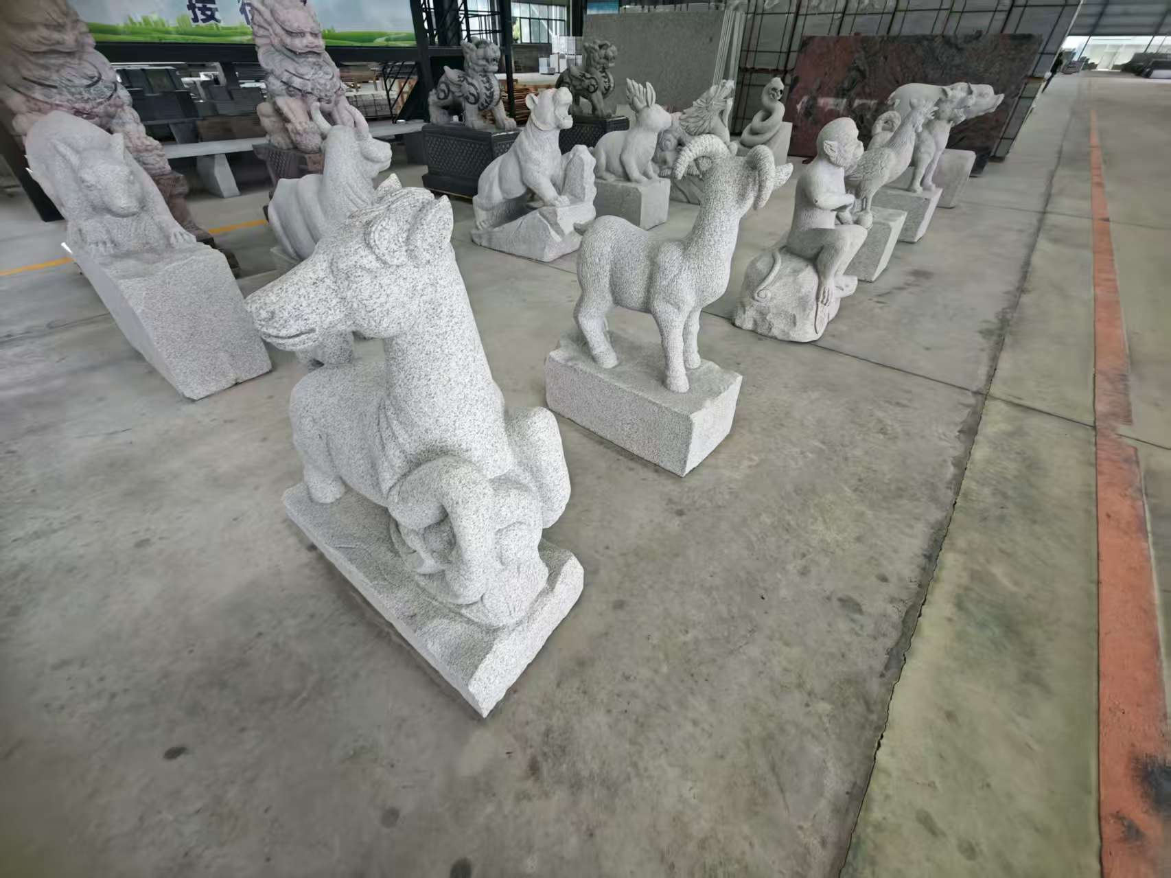 广东 芝麻白花岗岩造型立体雕刻——十二生肖