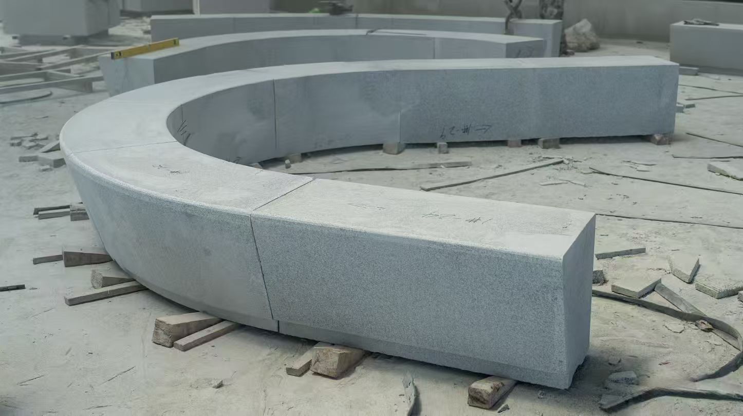 广东 芝麻白花岗岩光面弧形坐凳