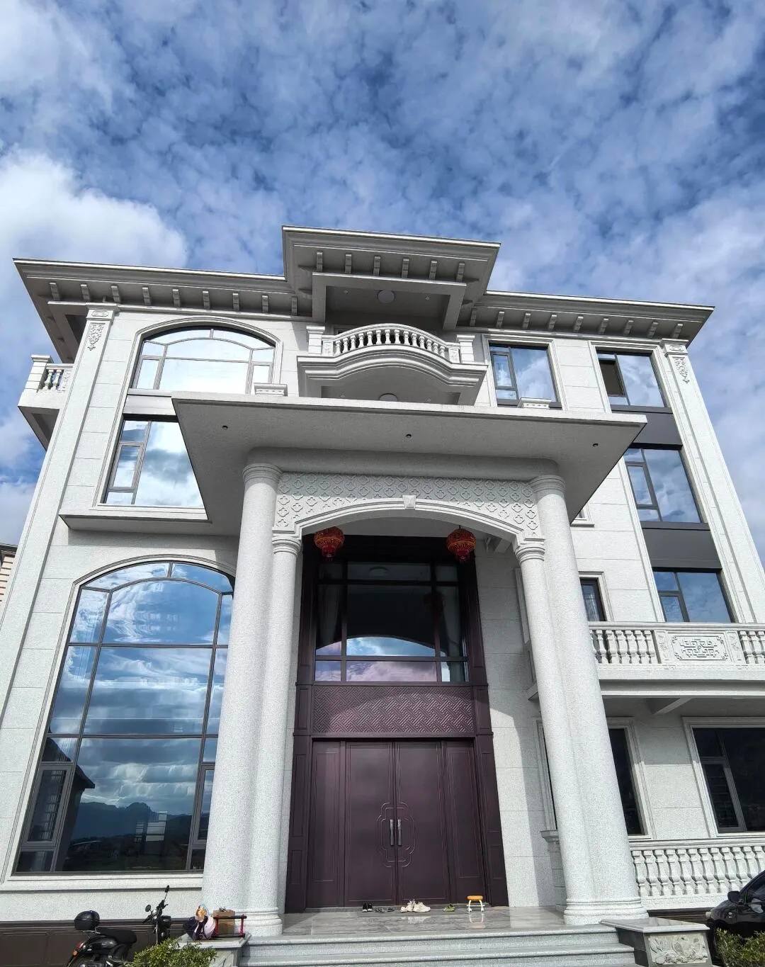 广东白麻别墅外墙干挂石材效果示例