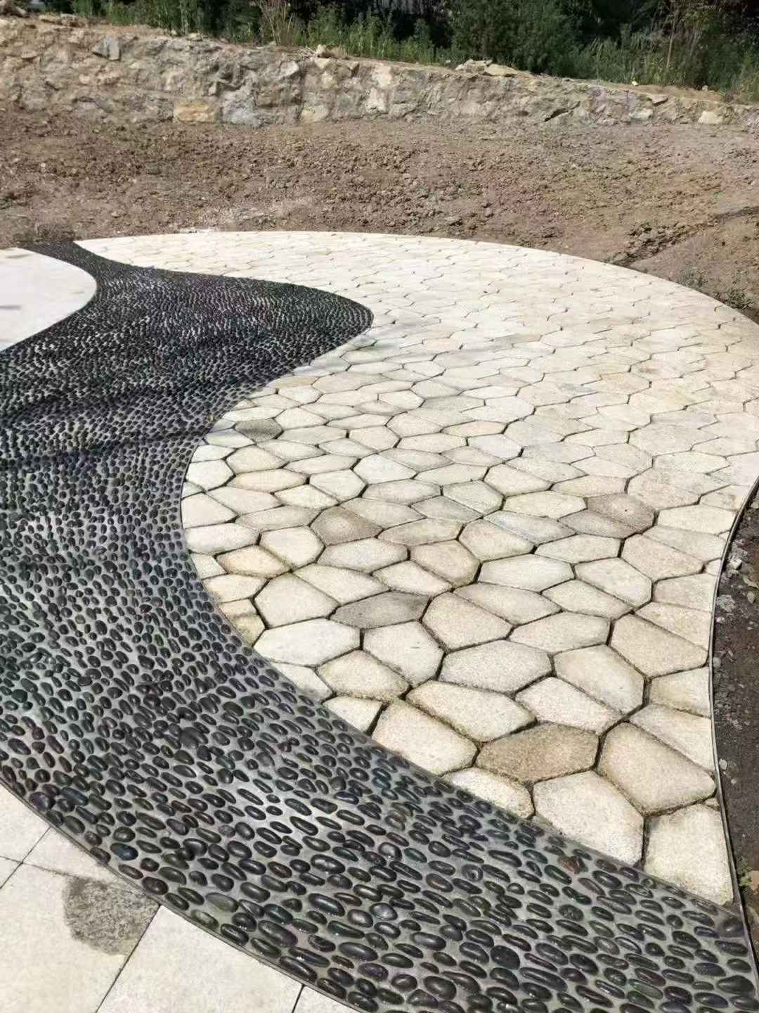 广东 黄金麻冰裂纹地铺石工地铺装案例