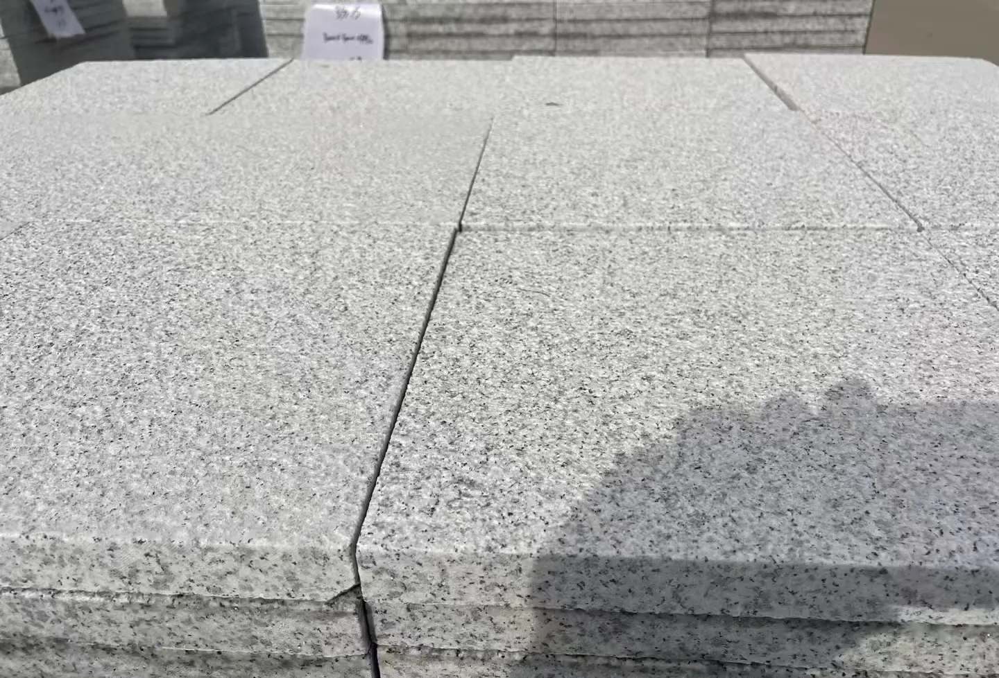 广东 白麻花岗岩石材推荐 荔枝面地铺石