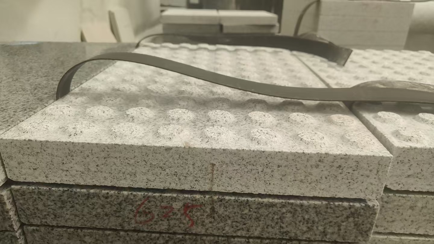 广东 芝麻白花岗岩6.0公分荔枝面五轴加工雕刻盲点