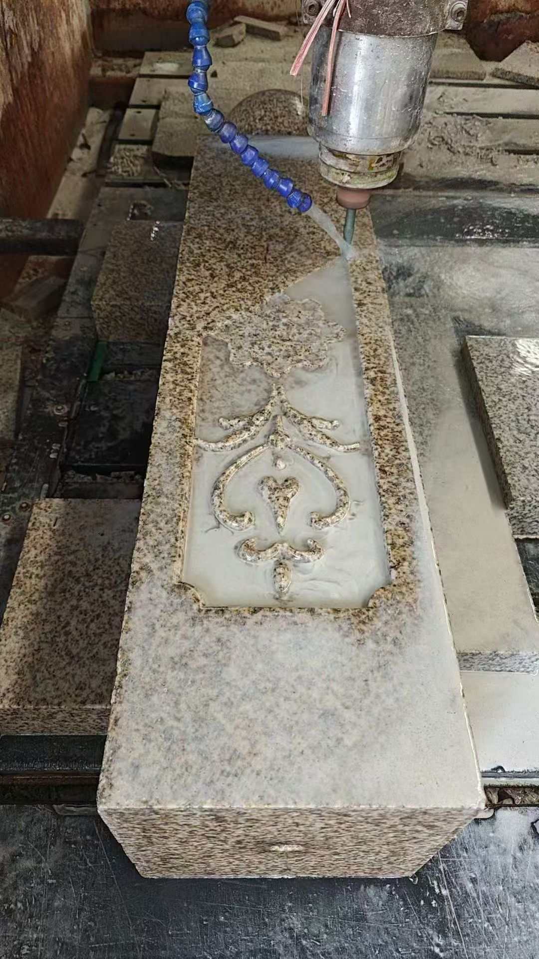 广东 黄金麻花岗岩异形加工雕刻栏杆大柱