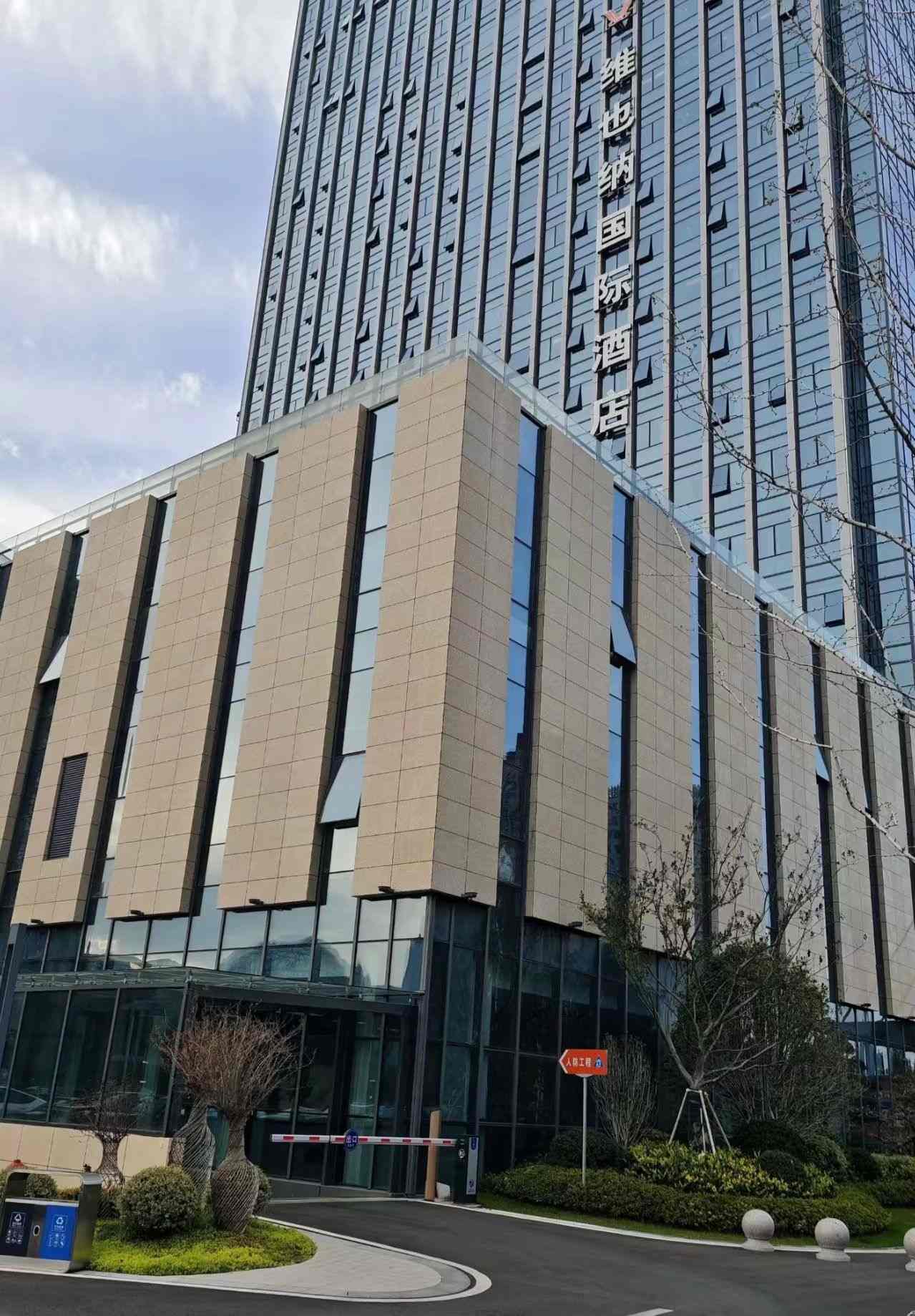 广东 黄金麻花岗岩外墙干挂