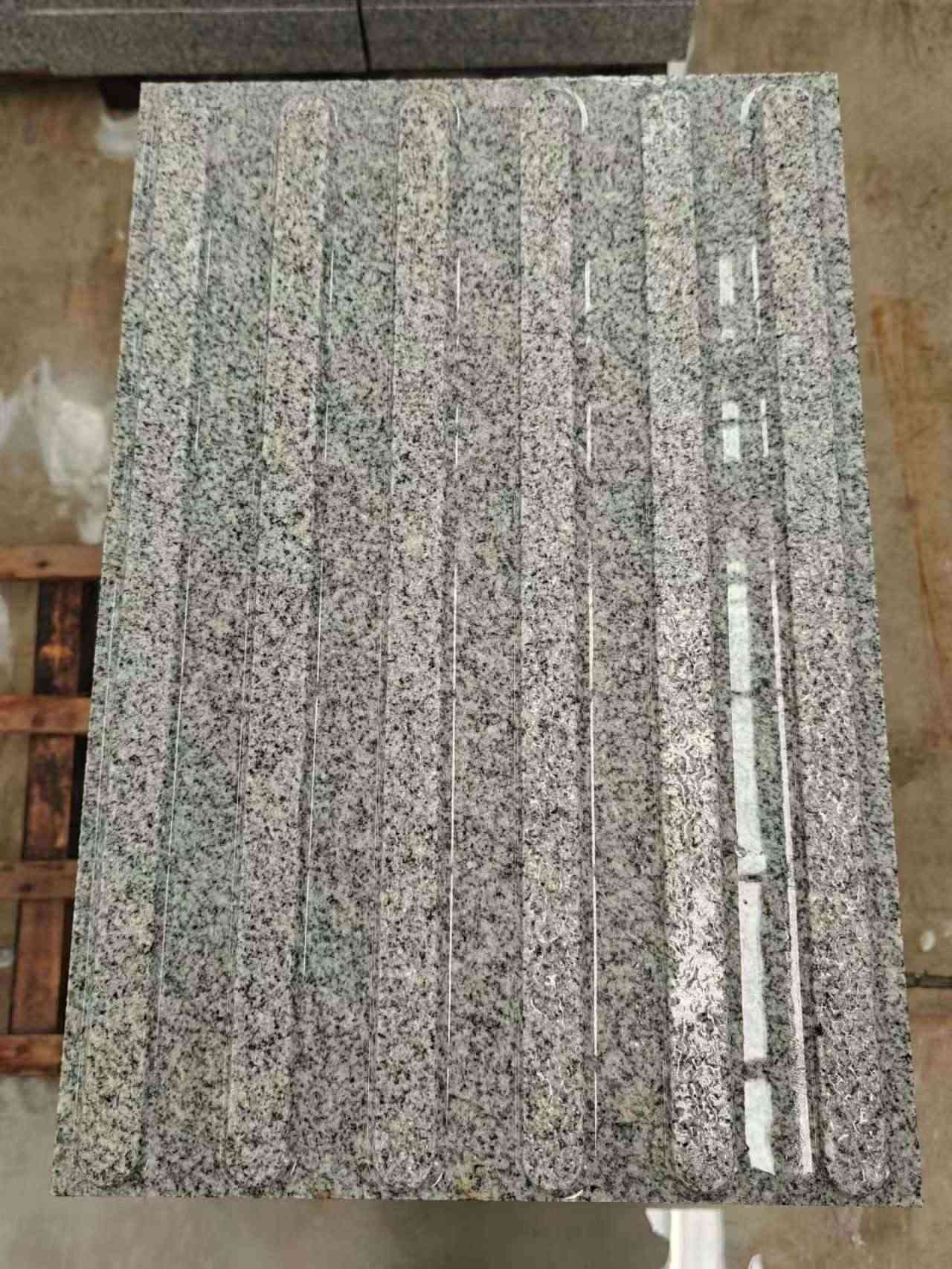 广东 芝麻白花岗岩荔枝面雕刻盲道，盲条