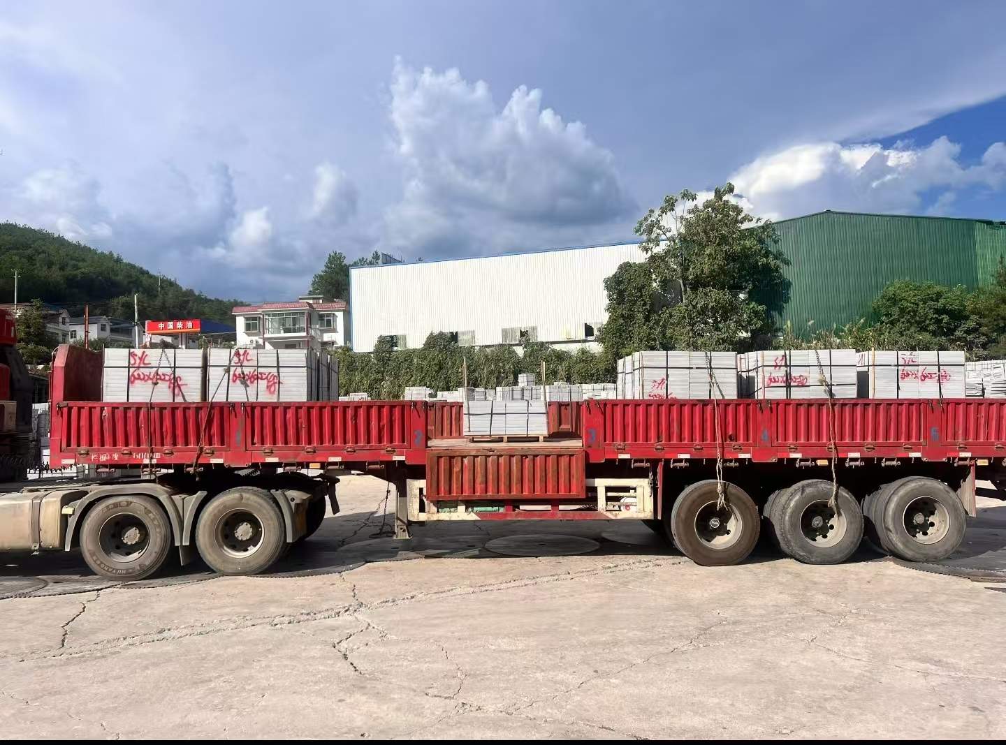 广东 芝麻灰花岗岩地铺石出货日常