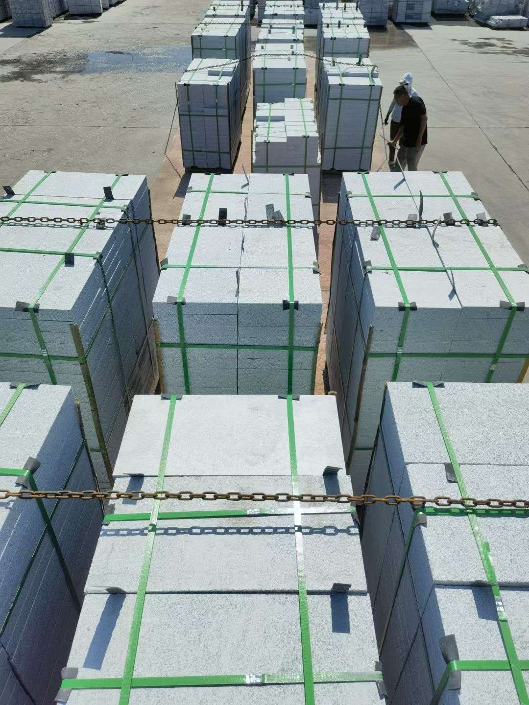 广东 芝麻白花岗岩5公分地铺石 花岗岩厂家工厂装车日常